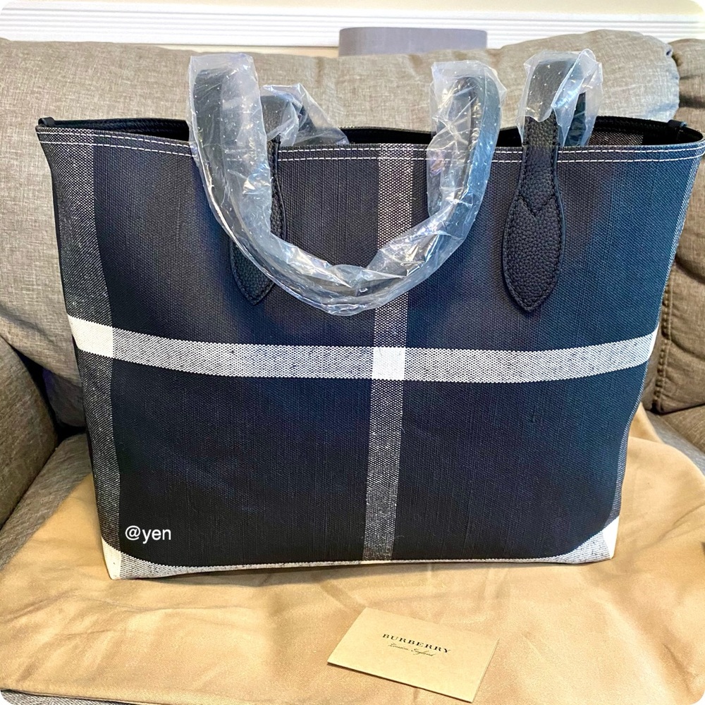 Burberry Doodle Reversible Black canvas leather - Picture 8 of 11